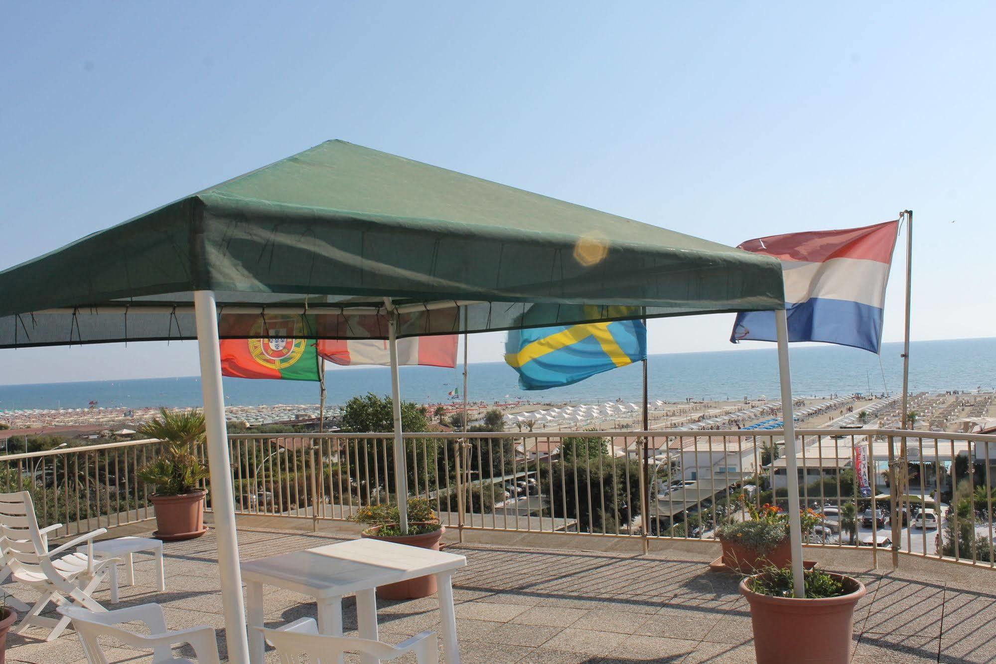 Hotel Brasilia Marina di Pietrasanta Exteriör bild