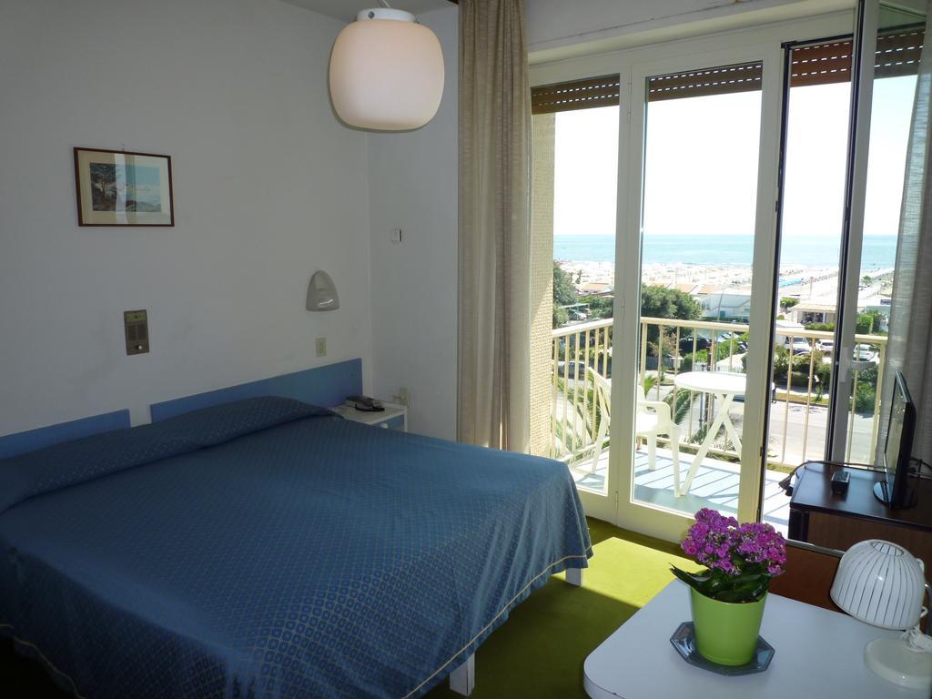 Hotel Brasilia Marina di Pietrasanta Rum bild